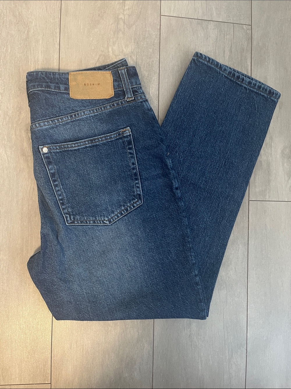 NWOT H&M Ultra High Rise Vintage Mom Straight Denim Jeans, Size 8